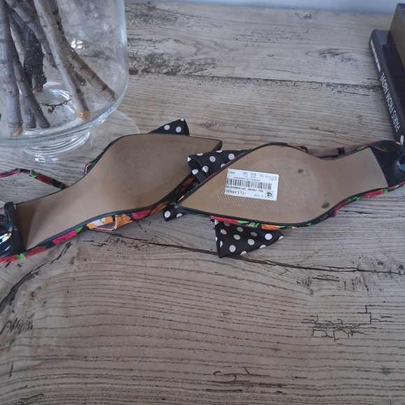 Betsey JohnsonBirdie Floral Slingback Bow Pumps Size 7 - Picture 13 of 14